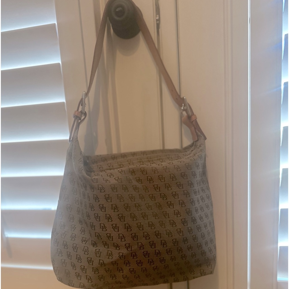 Dooney & Bourke bag super cute medium size color grayish